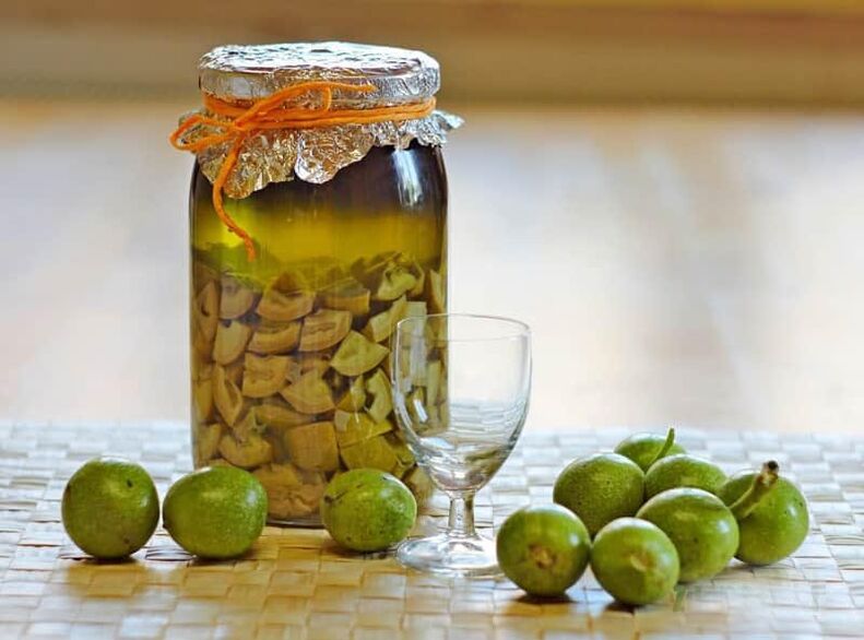 Dekok tina walnut ngora ngalawan parasit